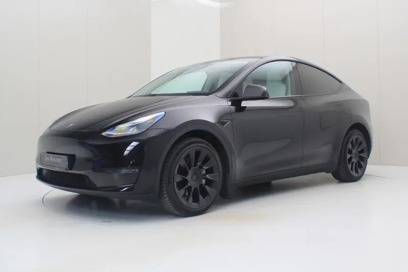 Tesla Model Y (2023)