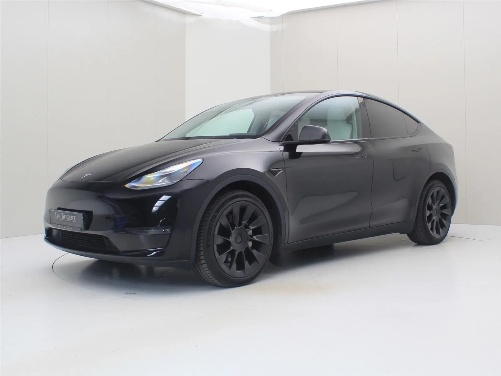 Tesla Model Y (2023) — foto 1
