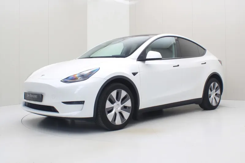 Tesla Model Y (2023)