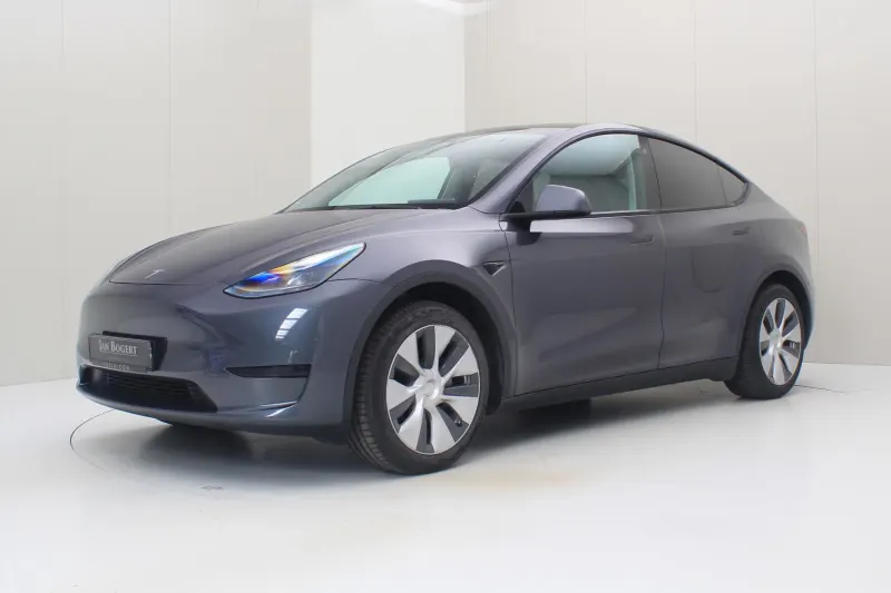 Tesla Model Y (2023)