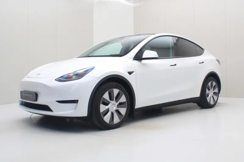 Tesla Model Y (2023)