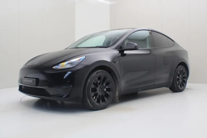 Tesla Model Y (2023)