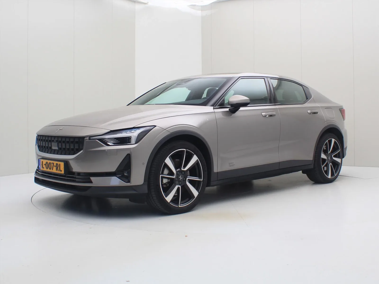 Polestar 2 (2021) — foto 1