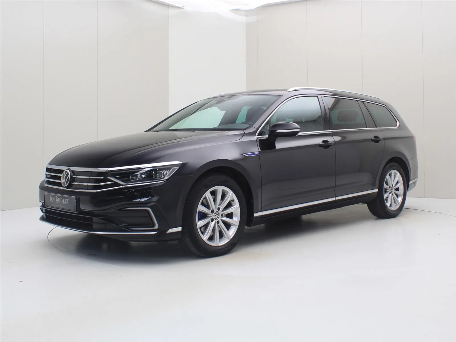 Volkswagen Passat (2021) — foto 1