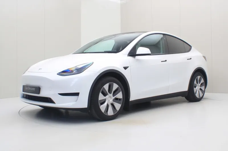 Tesla Model Y (2023)
