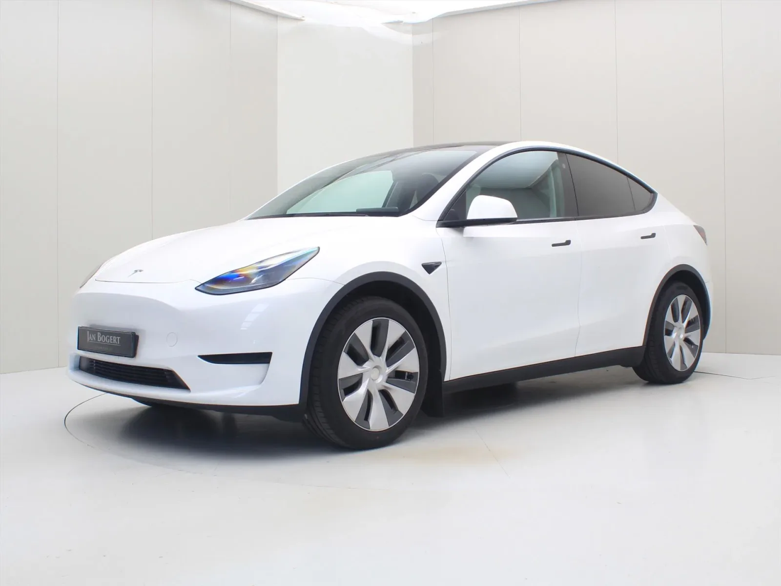 Tesla Model Y (2023) — foto 1