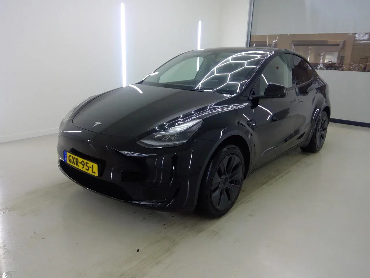 Tesla Model Y (2024) — foto 1