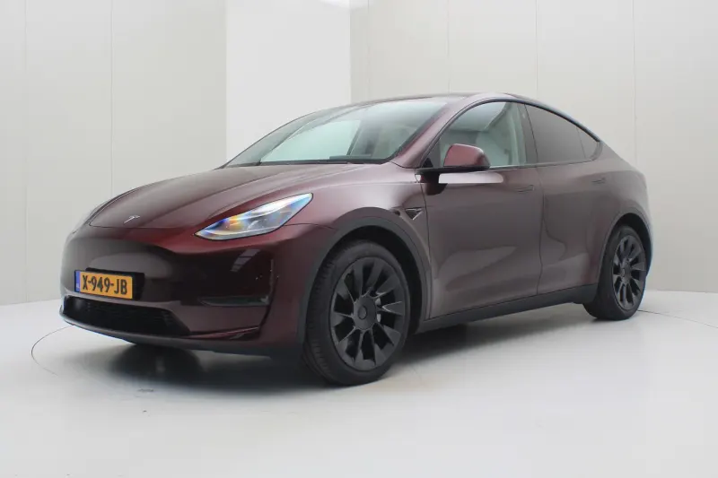 Tesla Model Y (2023)