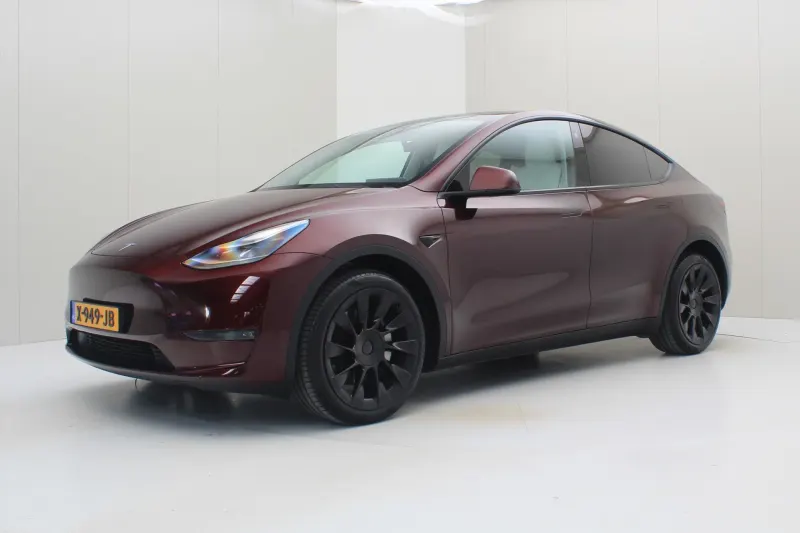 Tesla Model Y (2023)