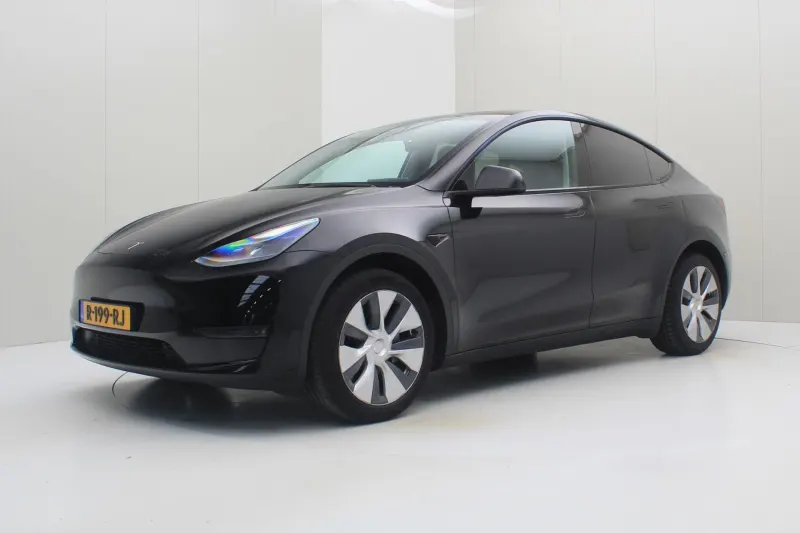 Tesla Model Y (2022)