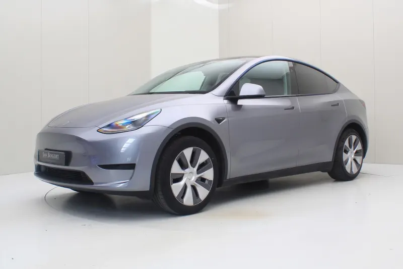 Tesla Model Y (2024)