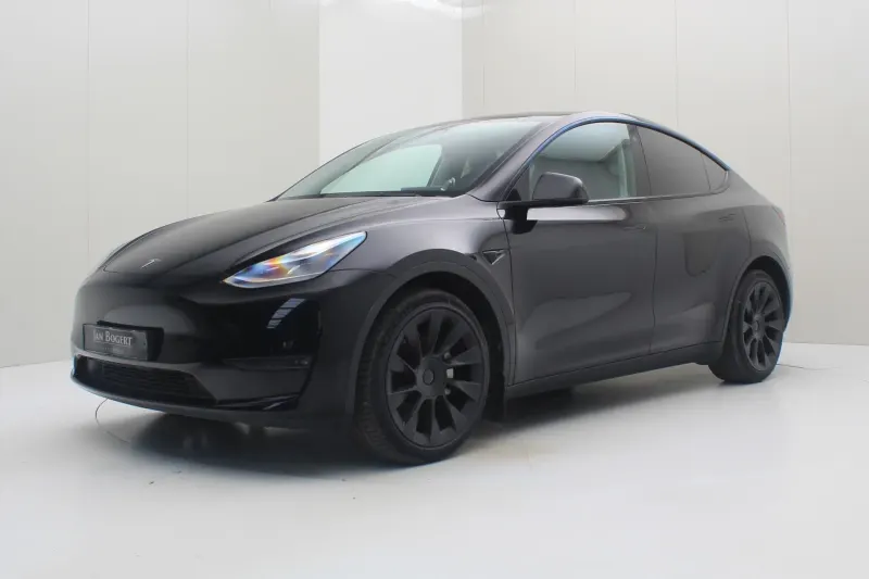 Tesla Model Y (2023)