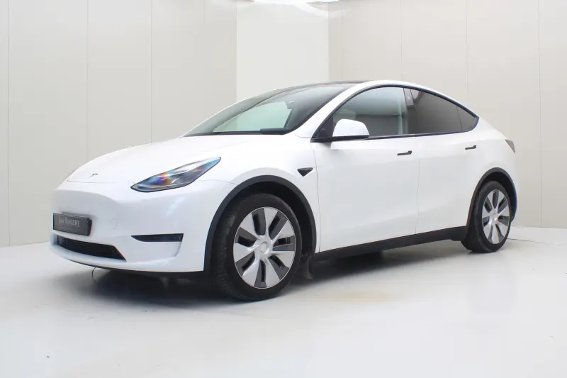 Tesla Model Y (2023)