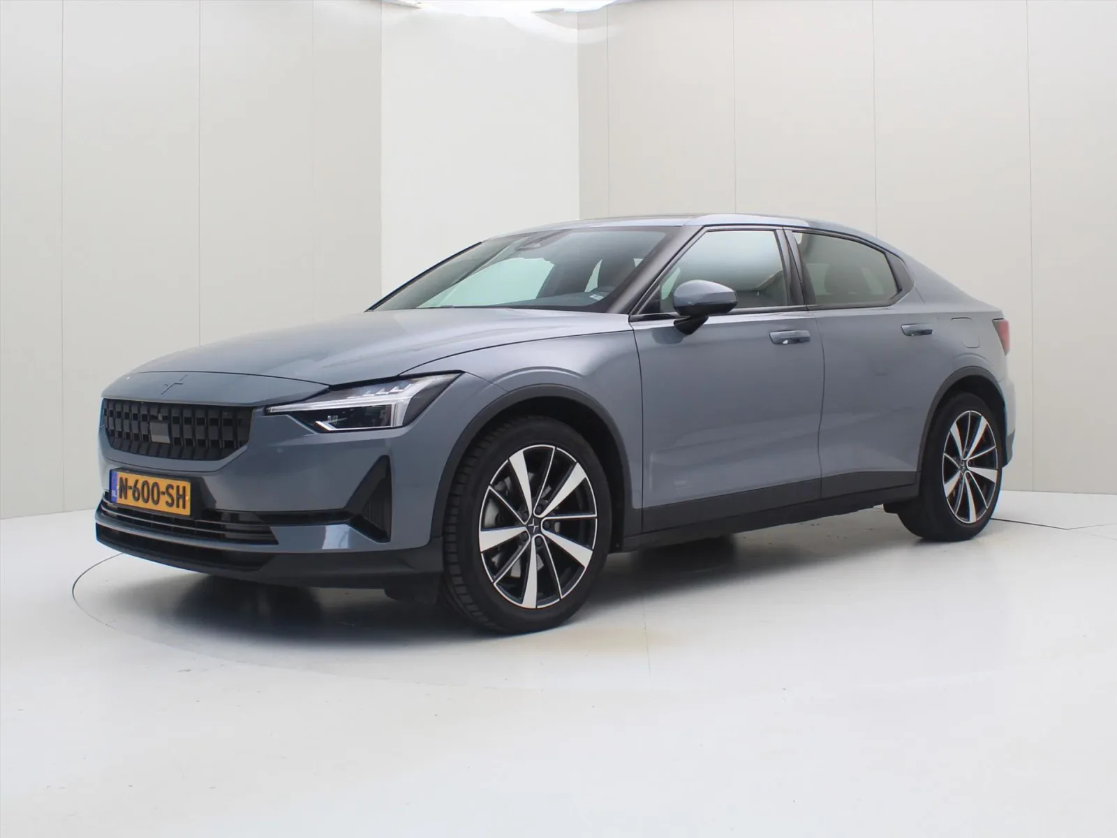 Polestar 2 (2021) — foto 1