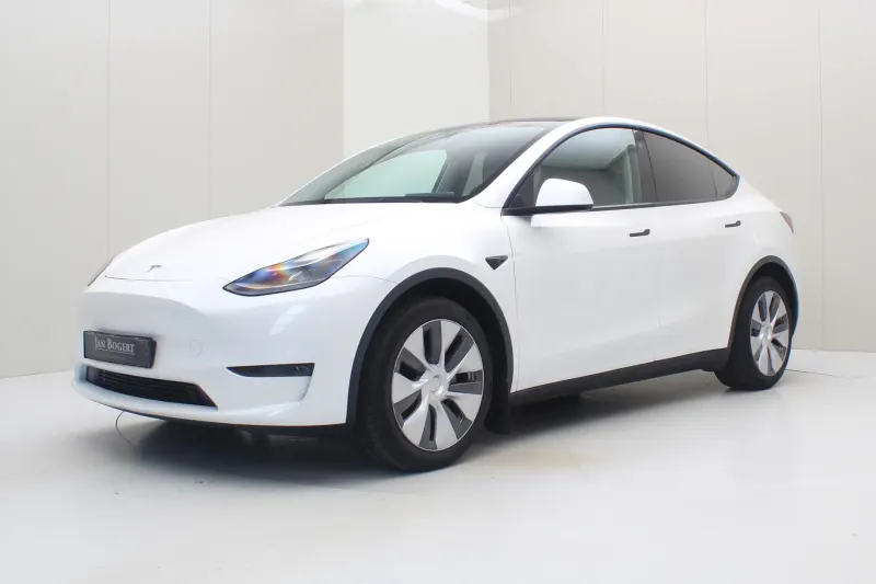 Tesla Model Y (2023)