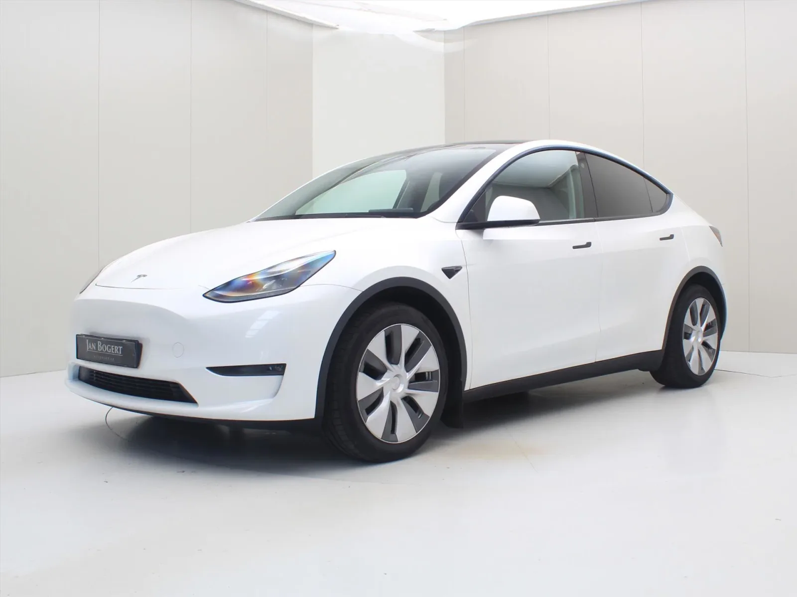 Tesla Model Y (2023) — foto 1