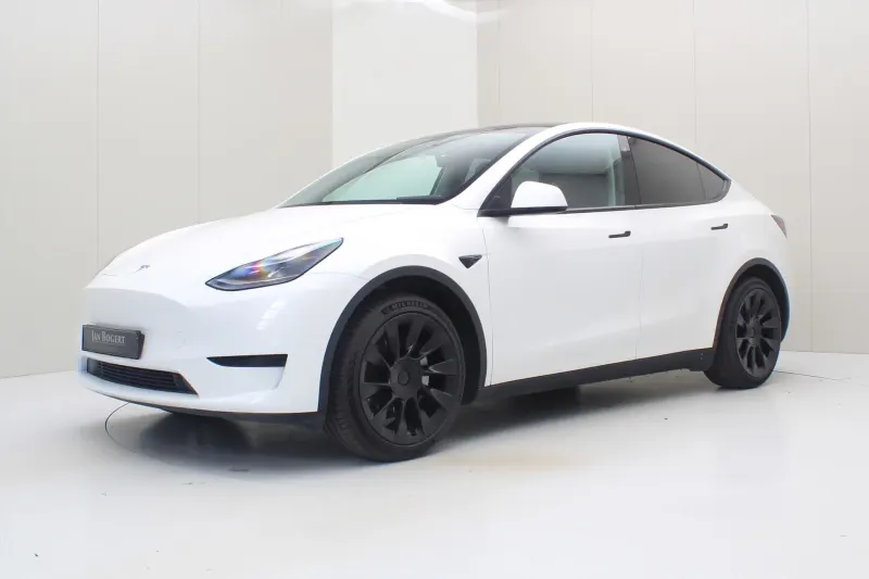 Tesla Model Y (2023)