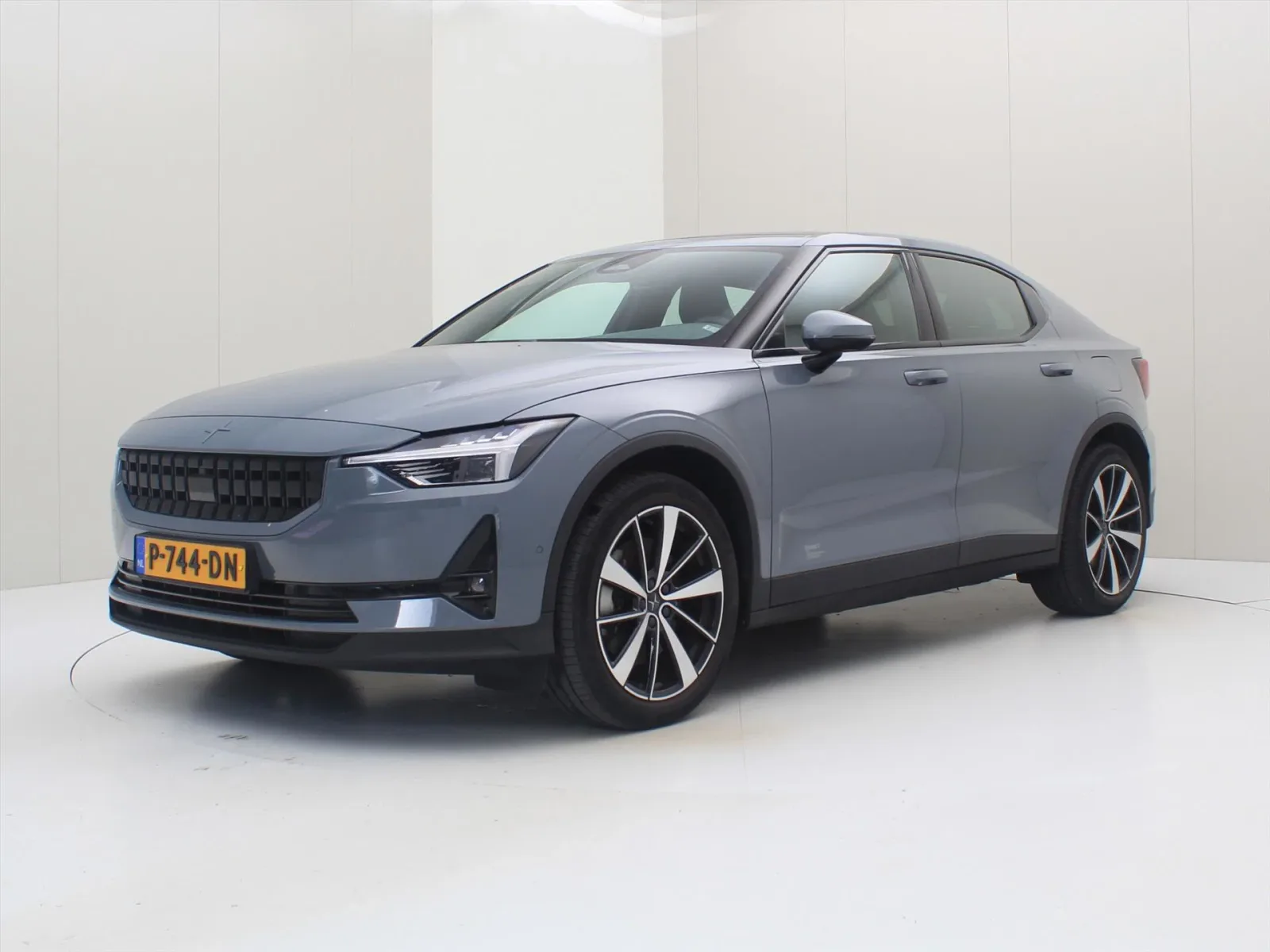 Polestar 2 (2022) — foto 1