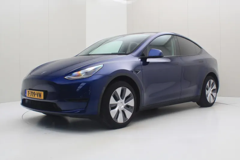 Tesla Model Y (2023)