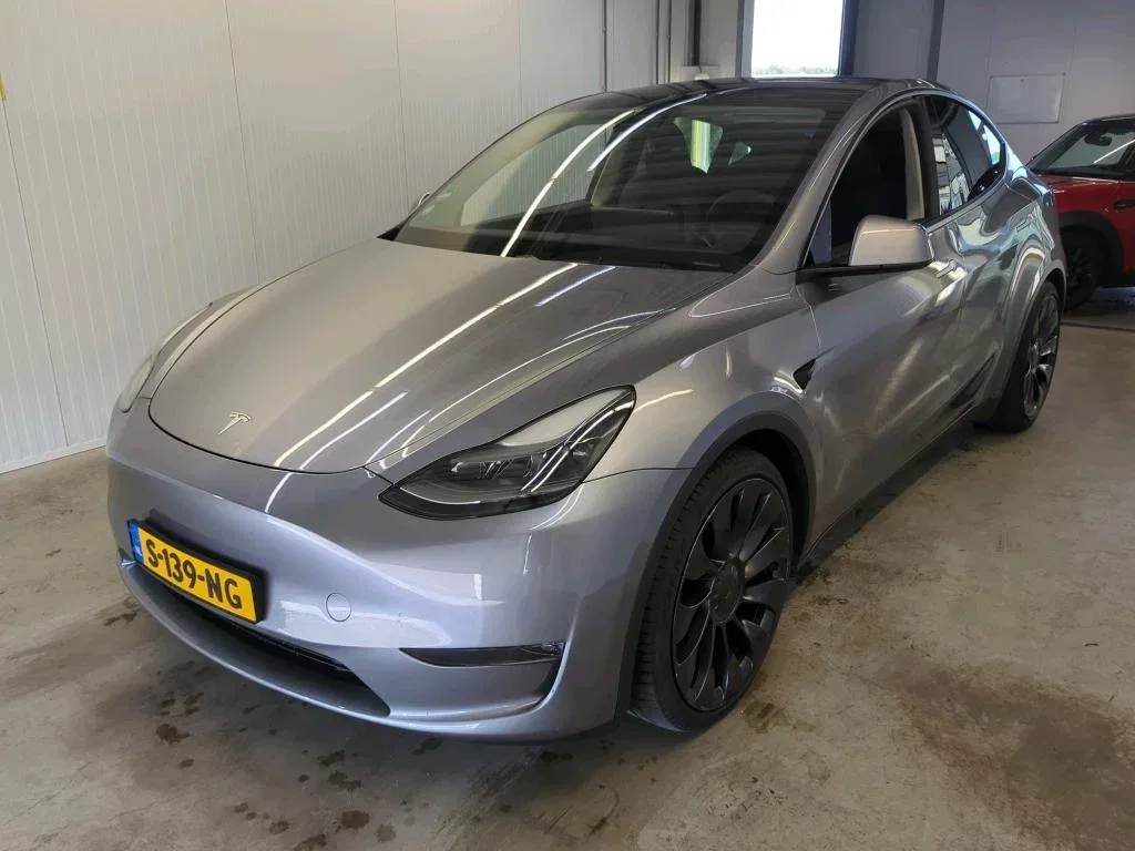 Tesla Model Y (2023) — foto 1