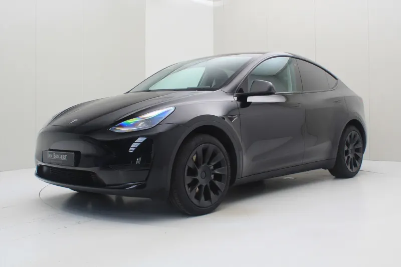 Tesla Model Y (2023)