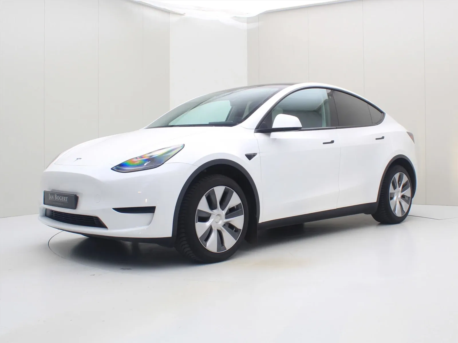Tesla Model Y (2023) — foto 1