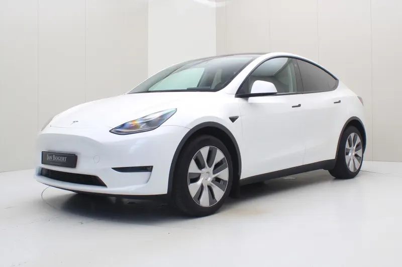 Tesla Model Y (2023)