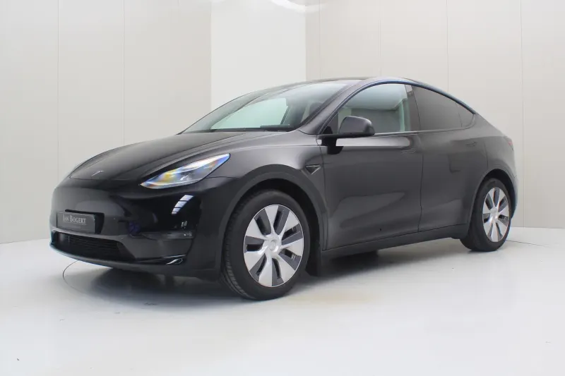 Tesla Model Y (2023)