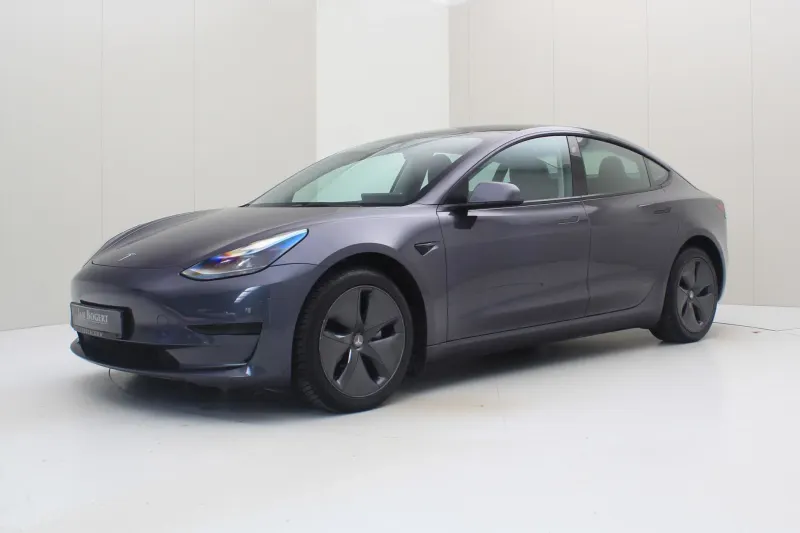 Tesla Model 3 (2023)