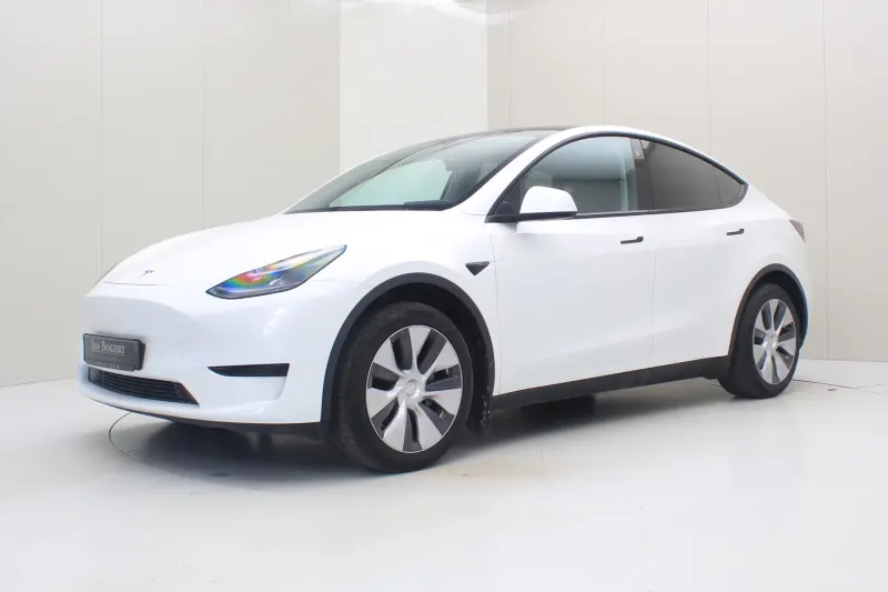Tesla Model Y (2023)