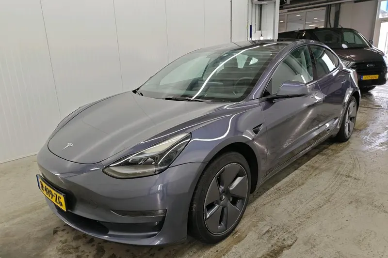 Tesla Model 3 (2022)