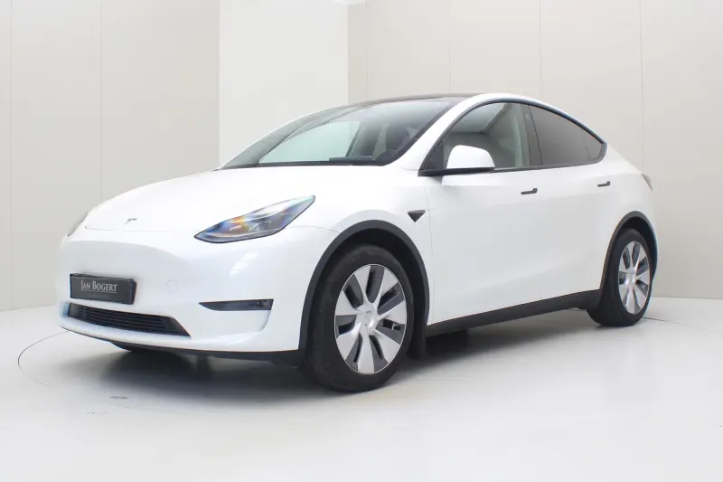 Tesla Model Y (2023)
