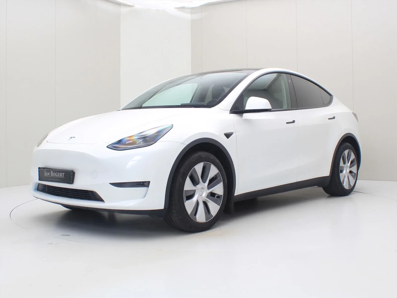 Tesla Model Y (2023) — foto 1