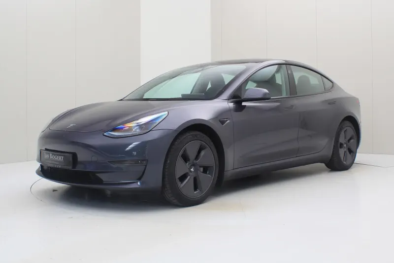 Tesla Model 3 (2023)