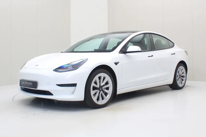 Tesla Model 3 (2022)