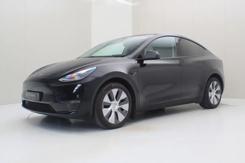 Tesla Model Y (2023)