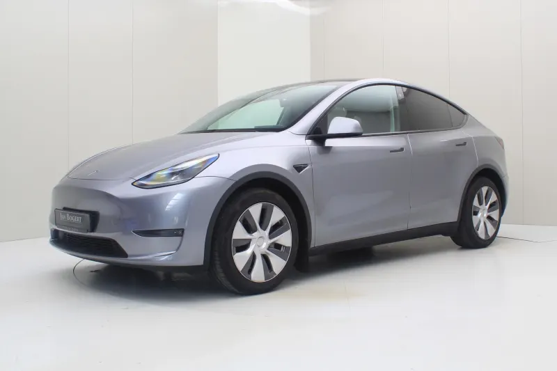 Tesla Model Y (2023)