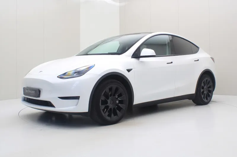 Tesla Model Y (2023)