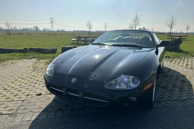 Jaguar XK8 (1998)