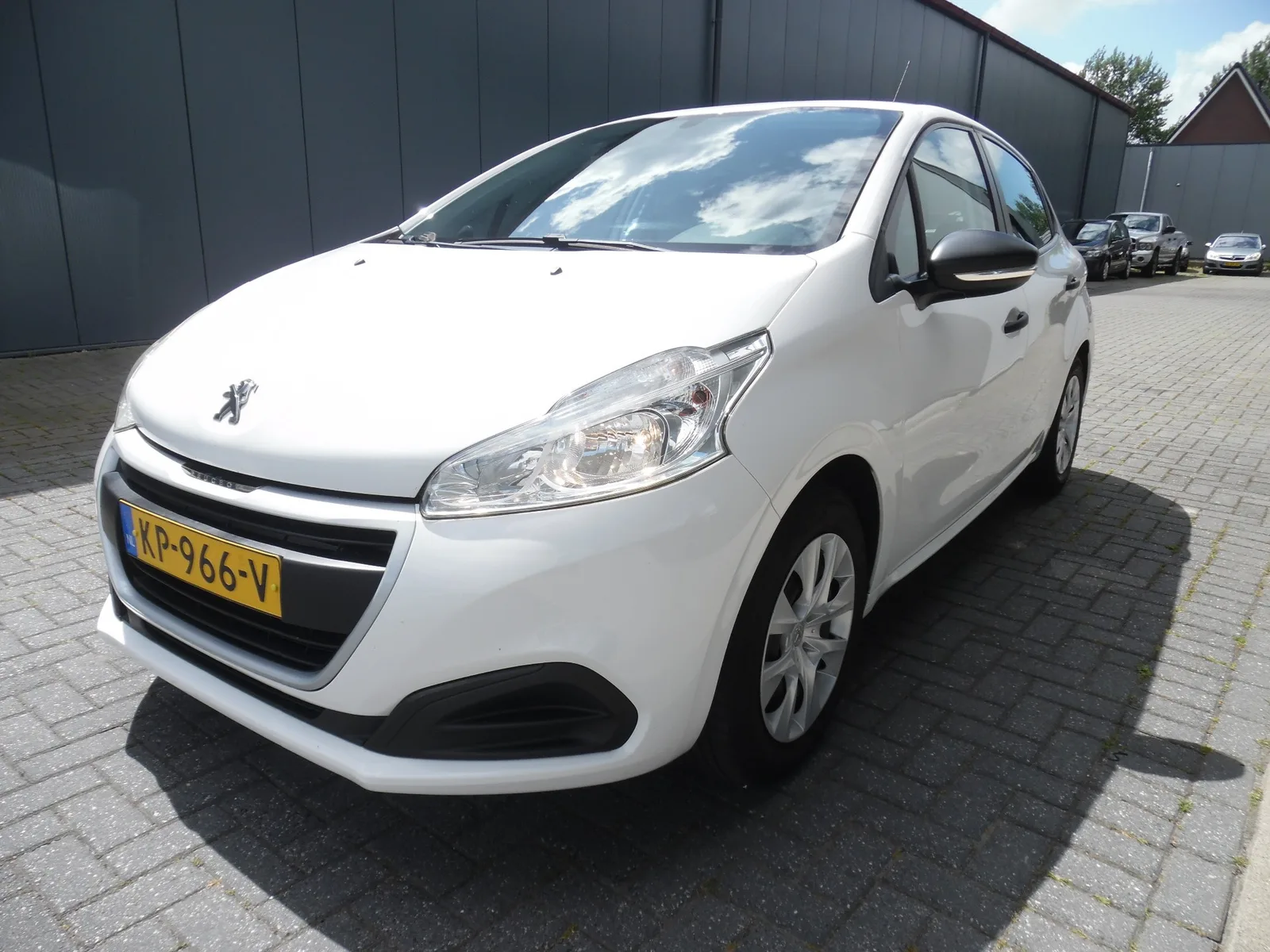 Peugeot 208 (2016) — foto 1
