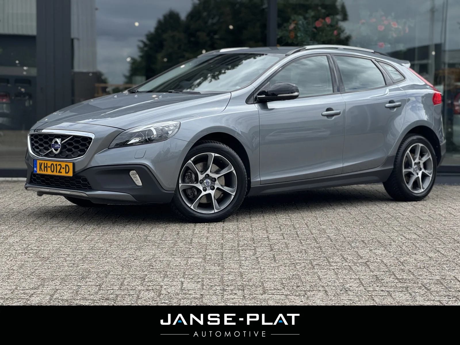 Volvo V40 Cross Country (2016) — foto 1