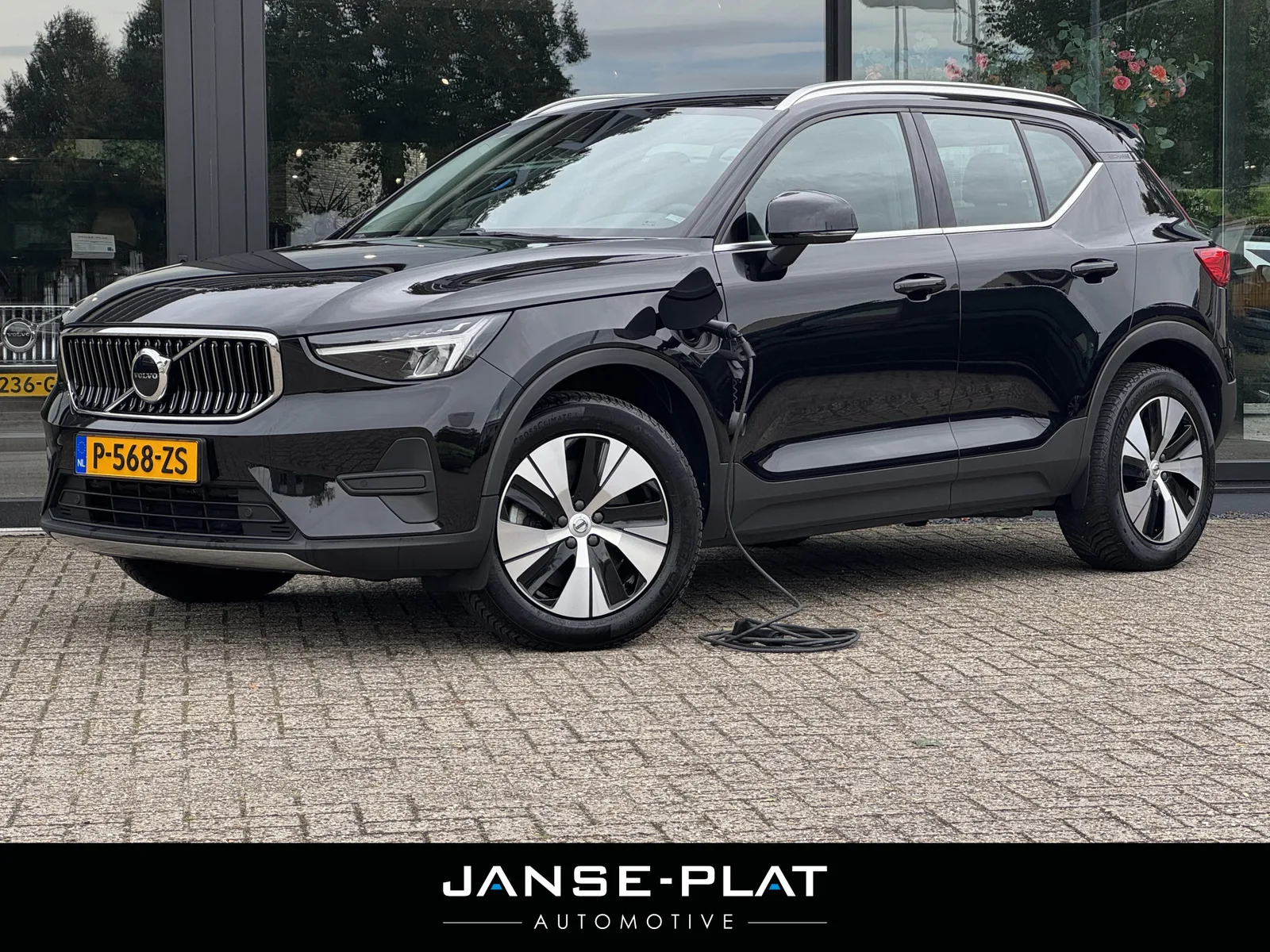 Volvo XC40 (2022) — foto 1