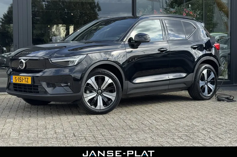 Volvo XC40 (2023)