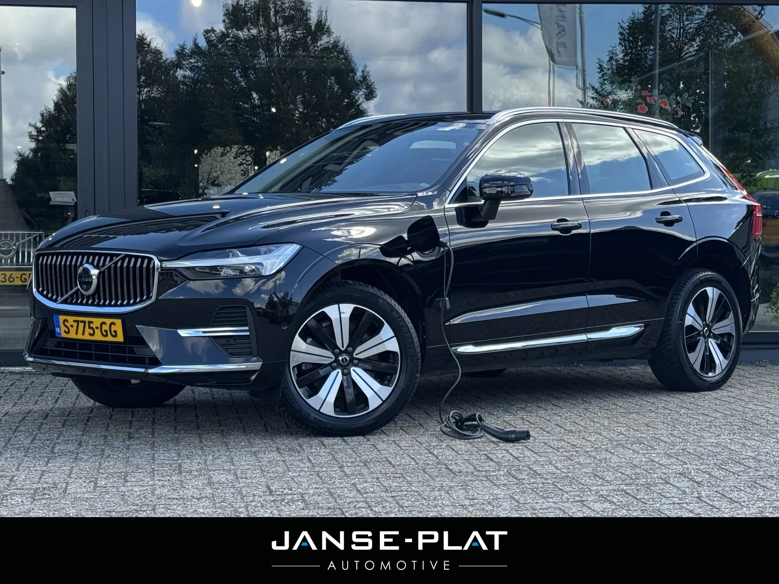 Volvo XC60 (2023) — foto 1