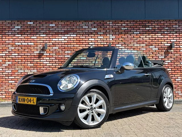 MINI Cabrio (2012) — foto 1