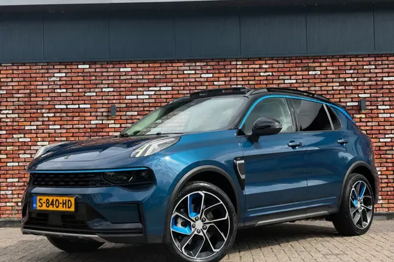 Lynk & Co 01 (2023)