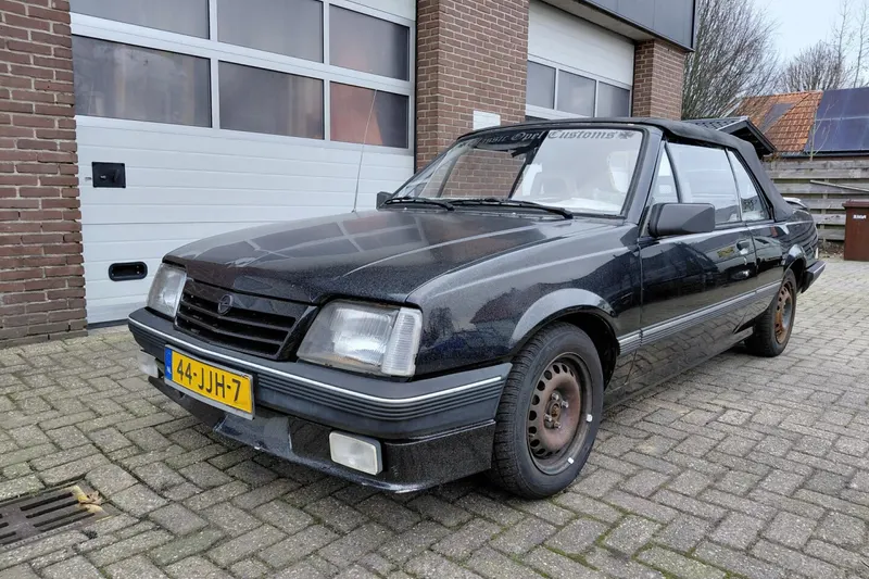 Opel Ascona (1983)