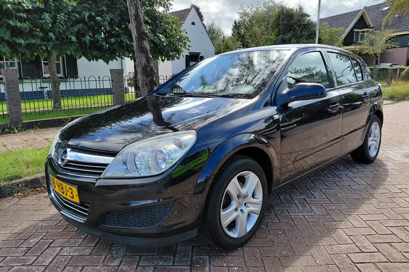 Opel Astra (2008)