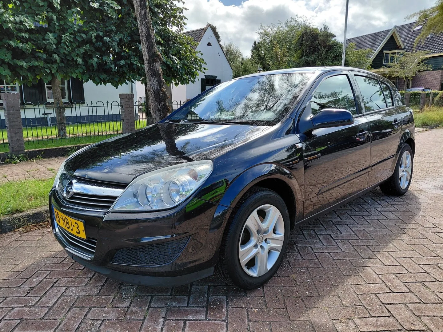 Opel Astra (2008) — foto 1