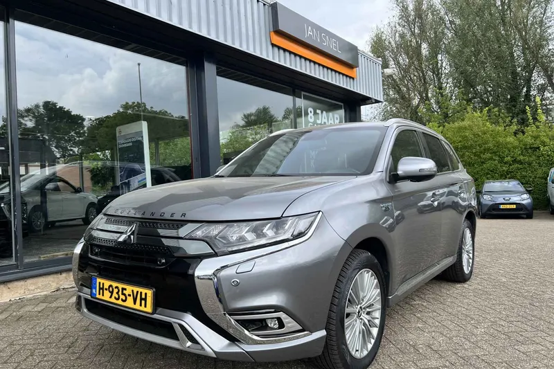 Mitsubishi Outlander (2020)